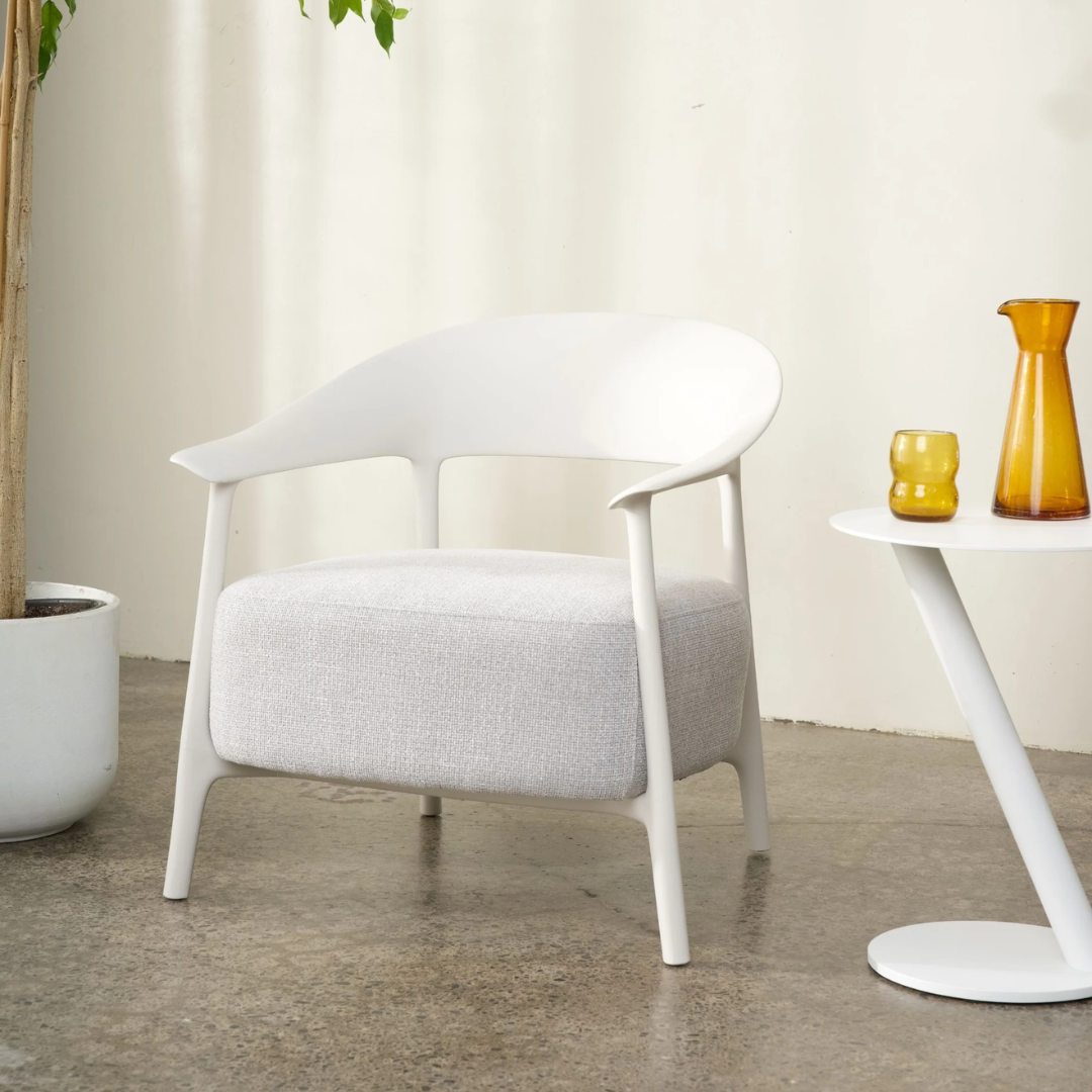 Alan chair, curved frame, tapered legs, textured fabric seat