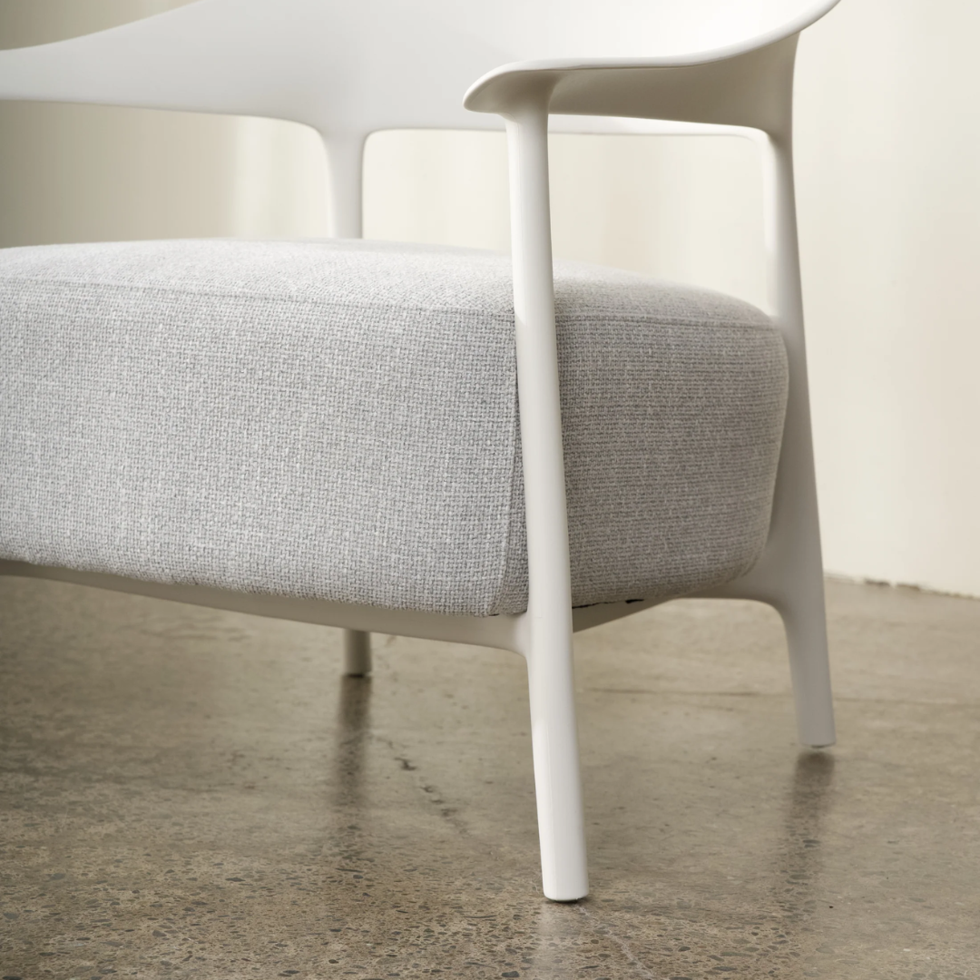 Alan chair, curved frame, tapered legs, textured fabric seat, close-up