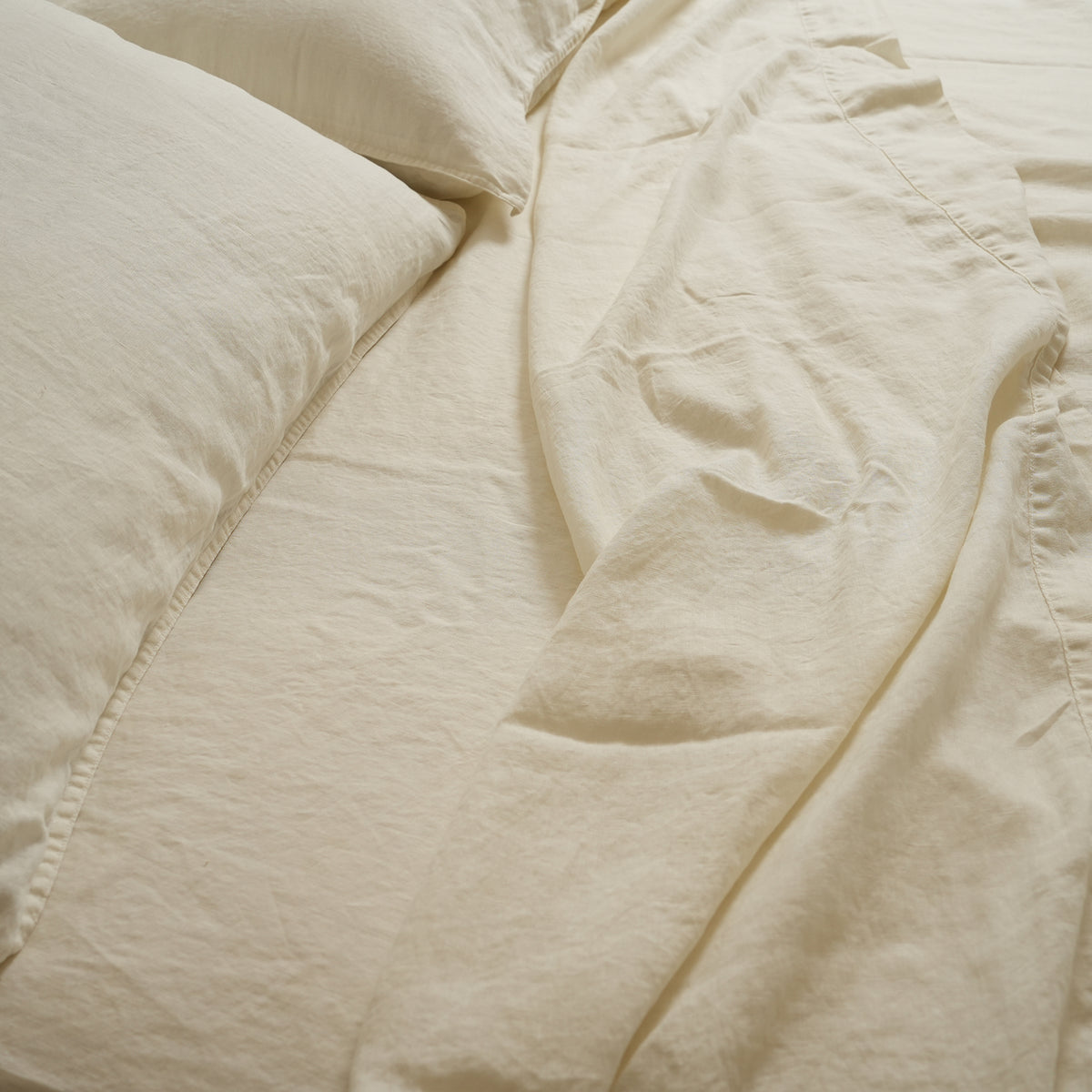 100% french flax linen sheet set in milk, alternate angle