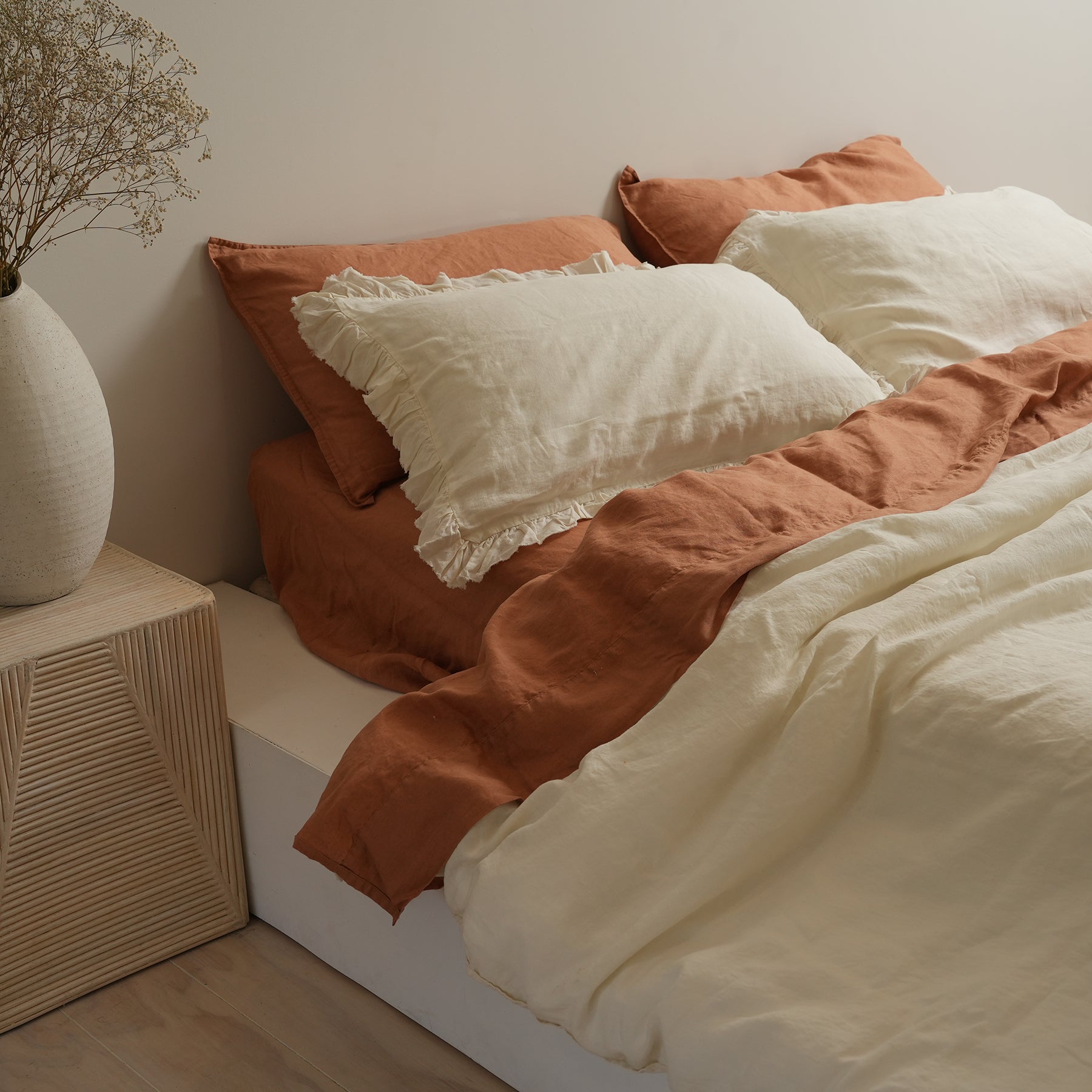 French Flax Linen Ruffle Edge Pillowcase Pair in Milk – Home Lab NZ