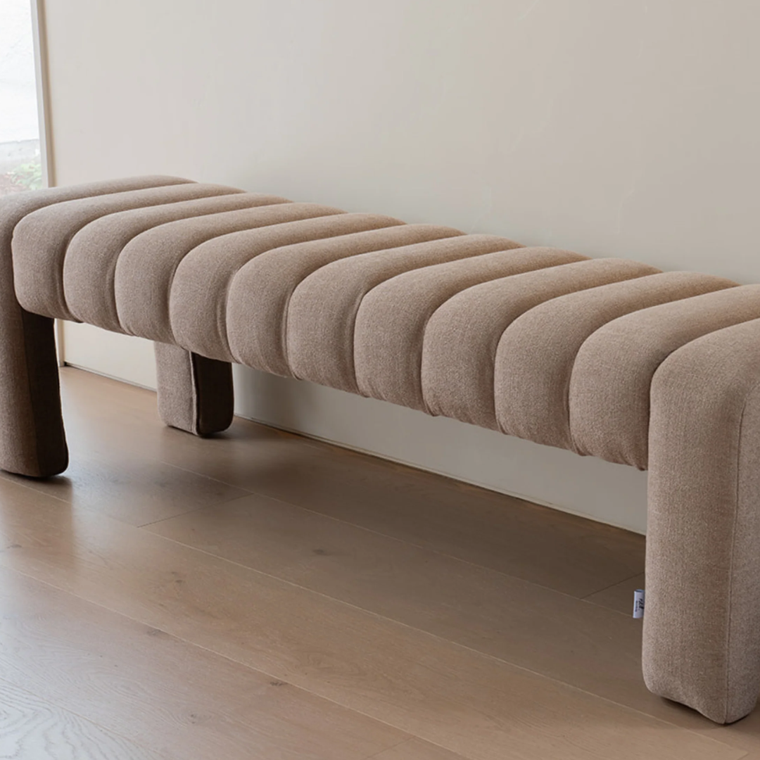 Gaudi bench in boucle, sculptural ribbed seat