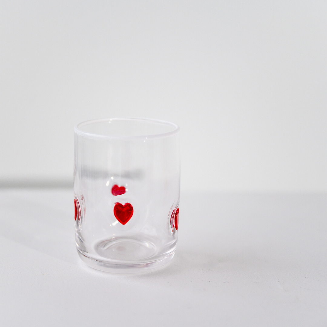 Heart icon glass in set of 4, close-up