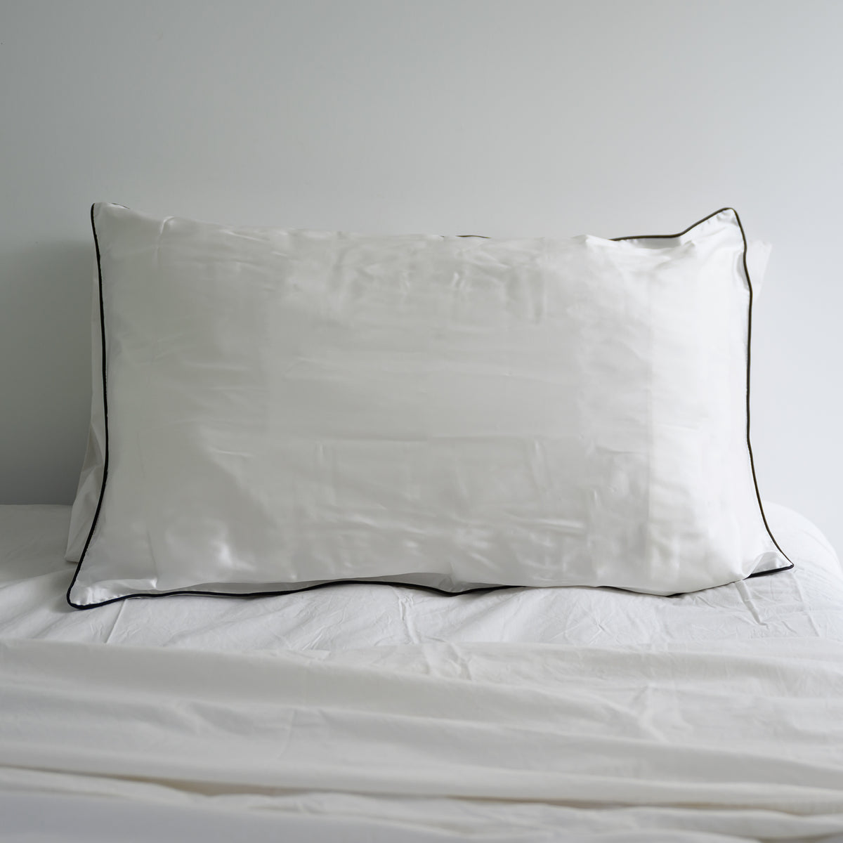100% Pure Silk Pillowcase - Milk with Black Piping