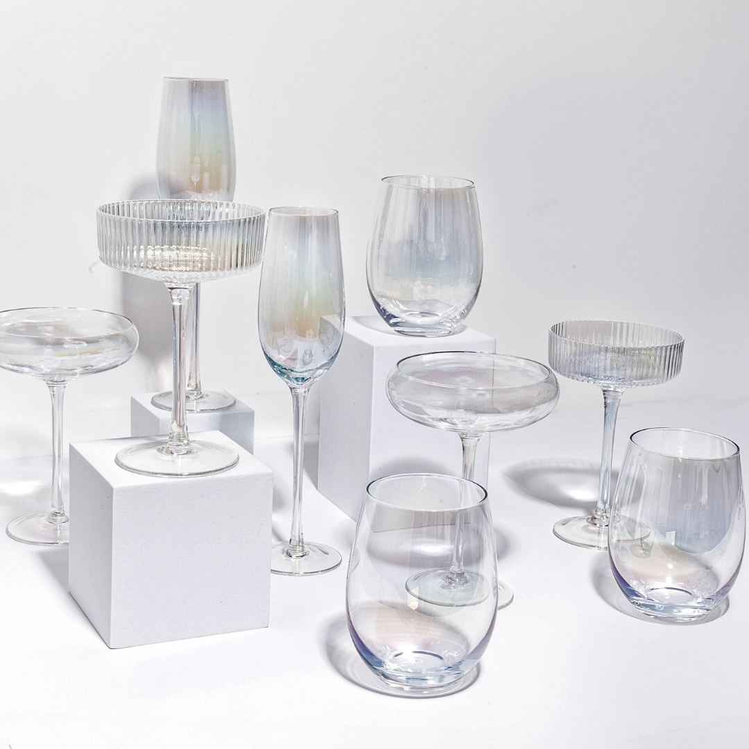 Iridescent champagne flute in set of 4, close-up