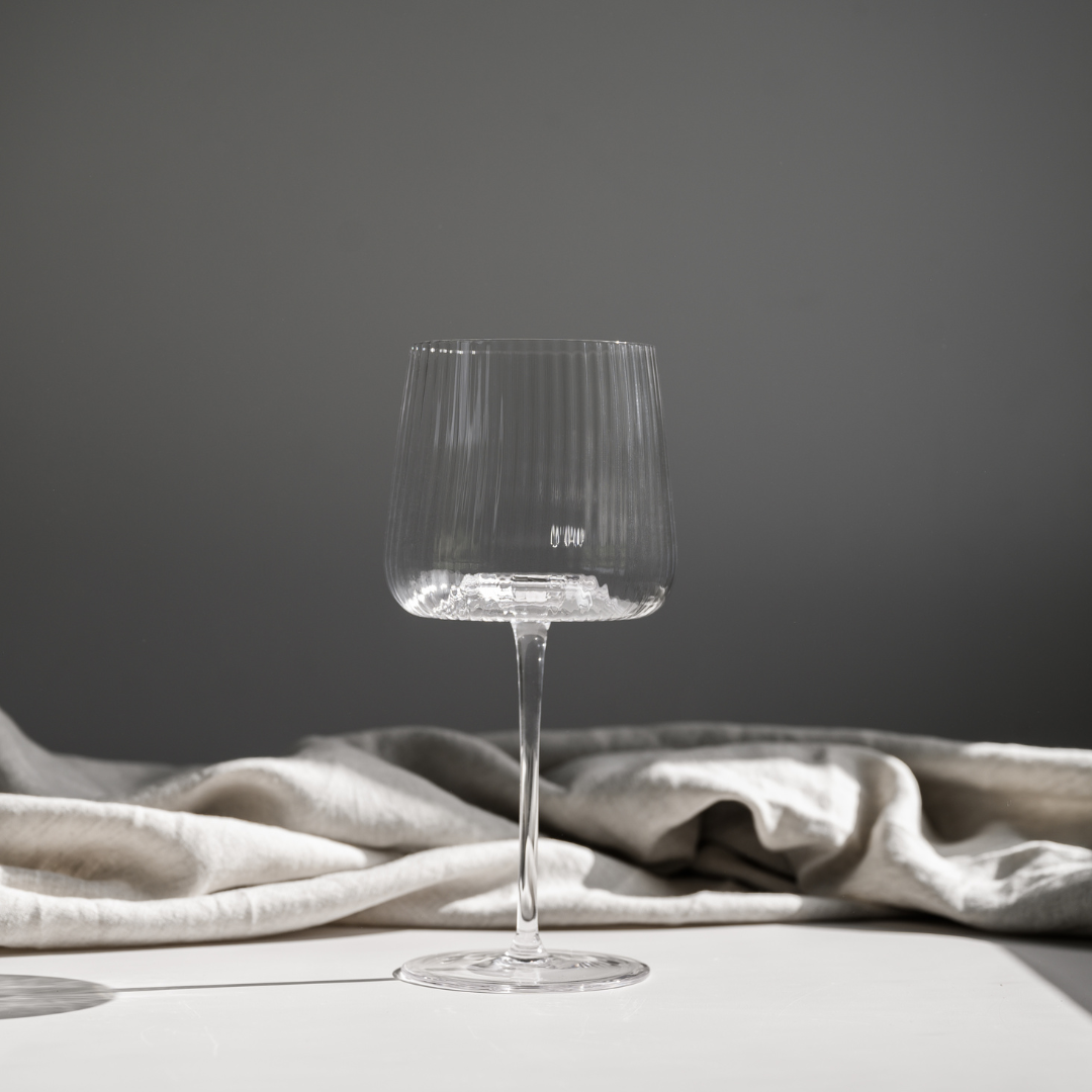 Melted crystal gin glass in set of 4, detail view