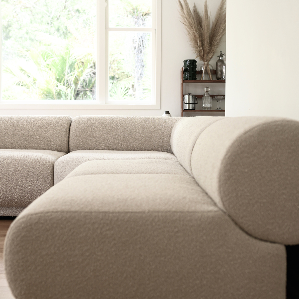 Rollas sofa in corner, close-up