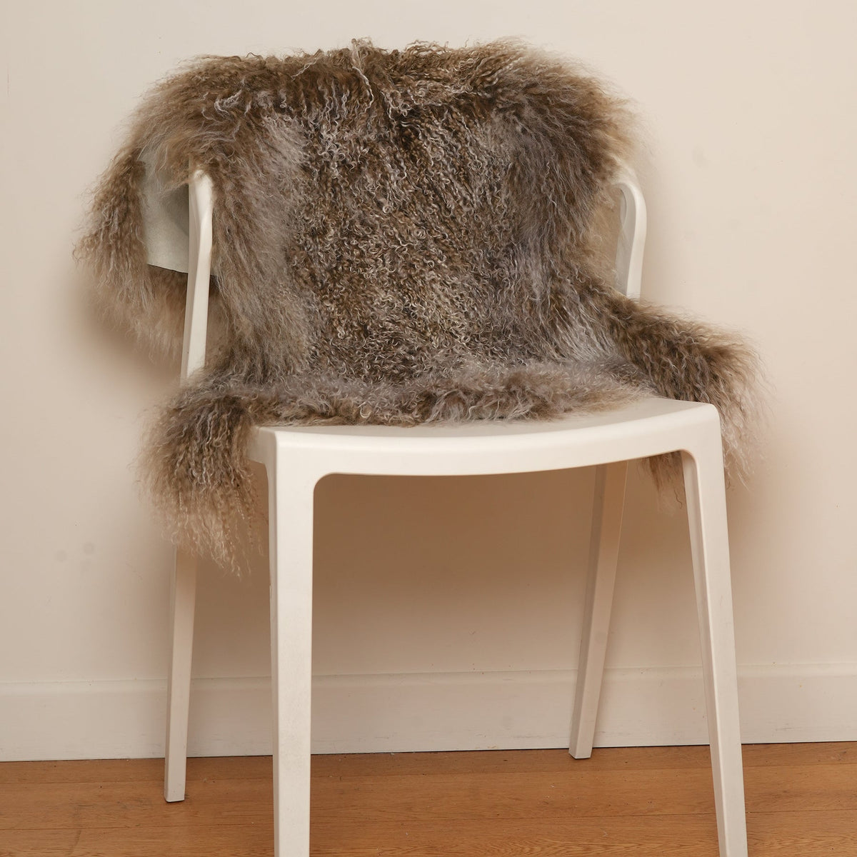 Tibetan lambskin rug in Fawn With Tips side view