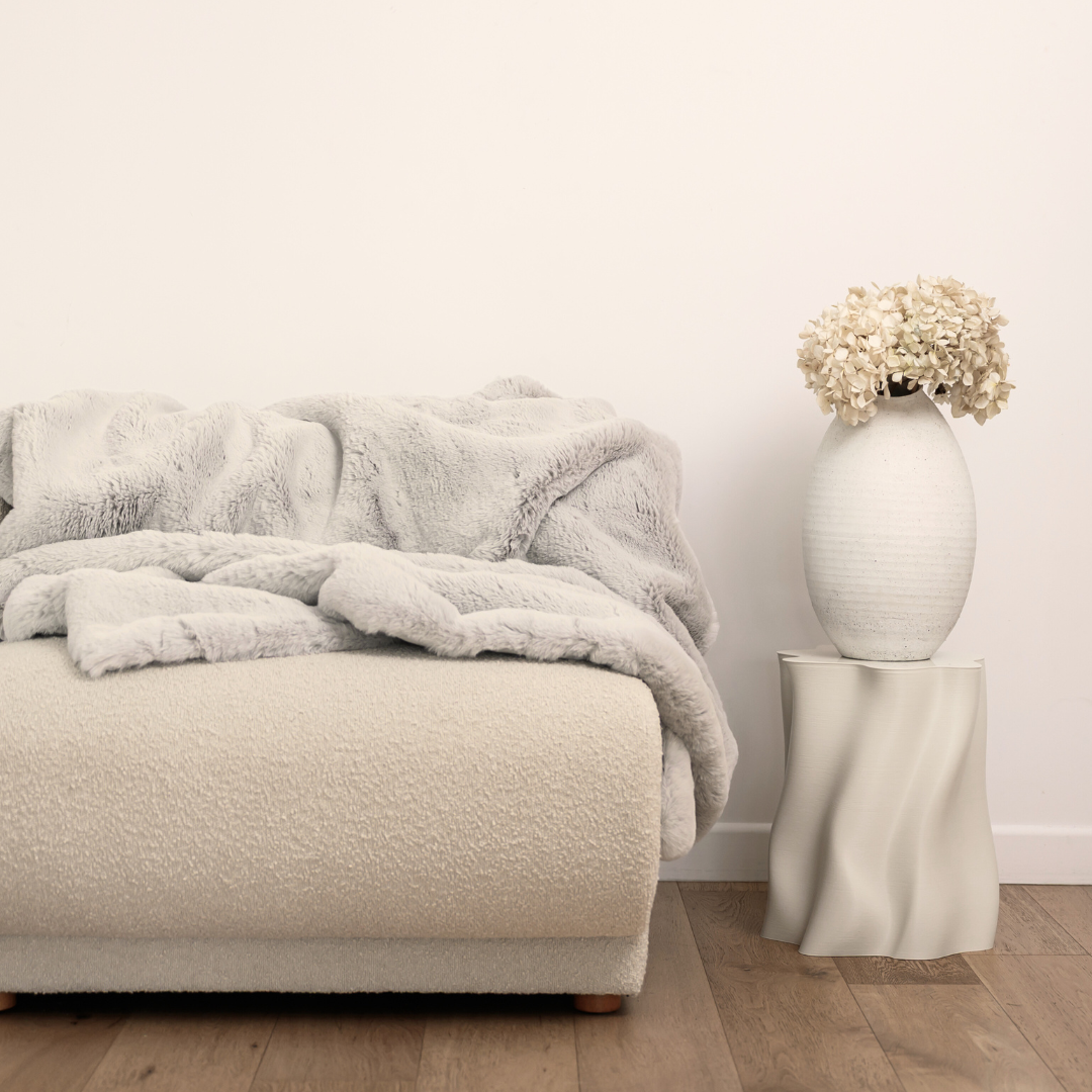 Vegan fur throw in light grey